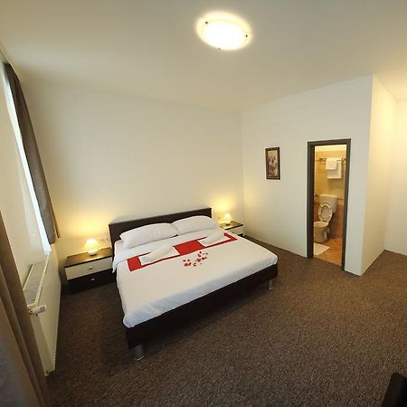 Sobe Oliva Hotel ซาเกร็บ ภายนอก รูปภาพ